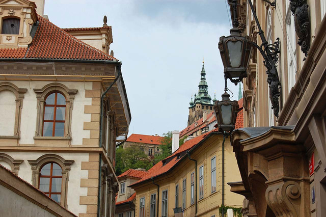 Jak często należy wykonywać remont dachu domu?