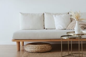 Sofa vs. Narożnik – Jak Wybrać Idealny Mebel do Salonu?